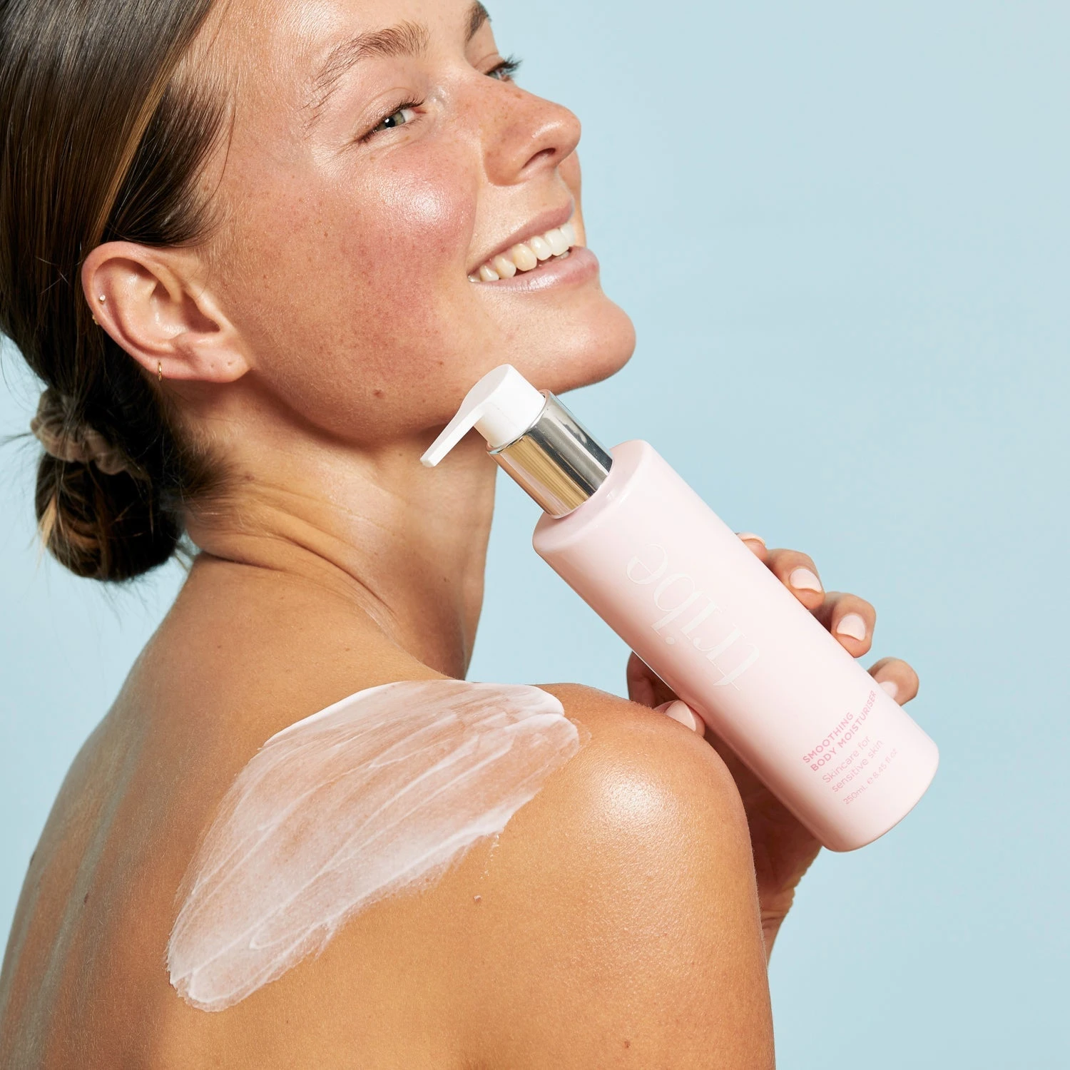 Tribe Skincare Smoothing Body Moisturiser 200ml 7 Tribe Skincare Smoothing Body Moisturiser 200ml - Image 5